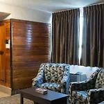Deluxe Inn